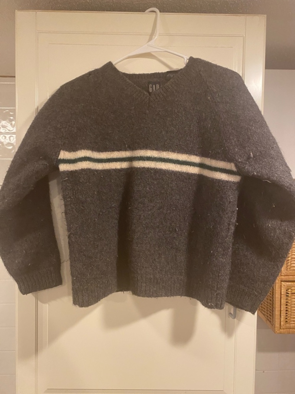 GAP Men's Dark Gray V-Neck Sweater with White and Dark Green Stripe size XL 4:20